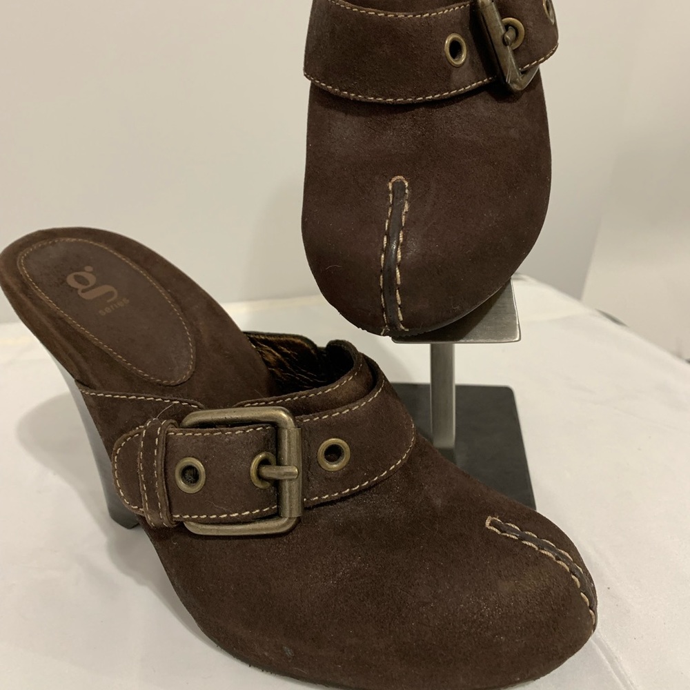 GREAT CONDITION COLE HAAN Suede Mule Wedge w/ Buckle Detail in Dark Brown (Sz 6)